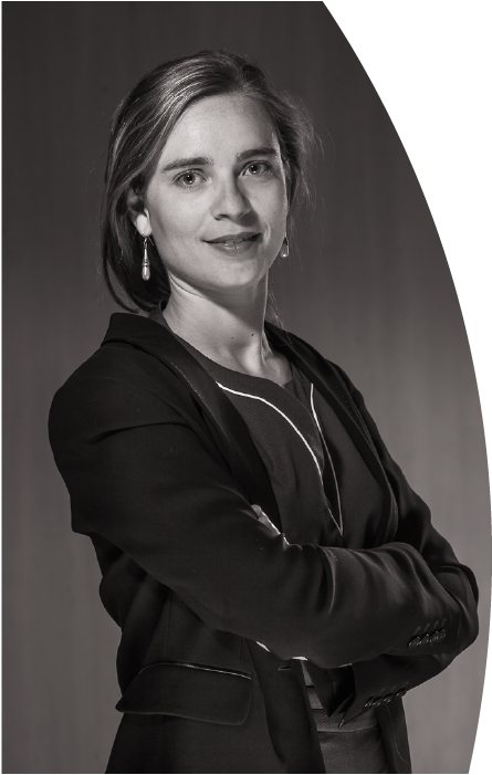 portrait de l'avocate Esther Prouzet en noir et blanc
